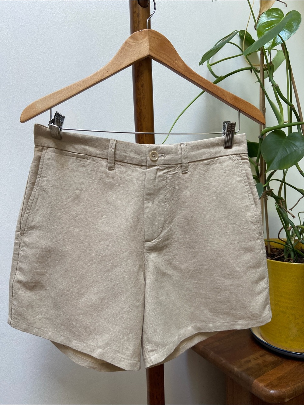 Gap Men's Linen-Blend Shorts in Beige